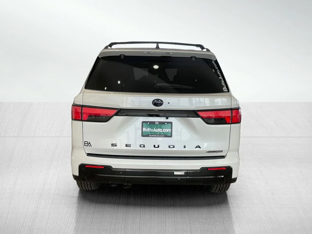 New 2026 Wind Chill Pearl Toyota Platinum image 4