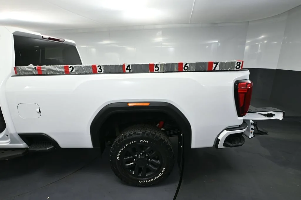 Used 2022 White GMC AT4 image 31