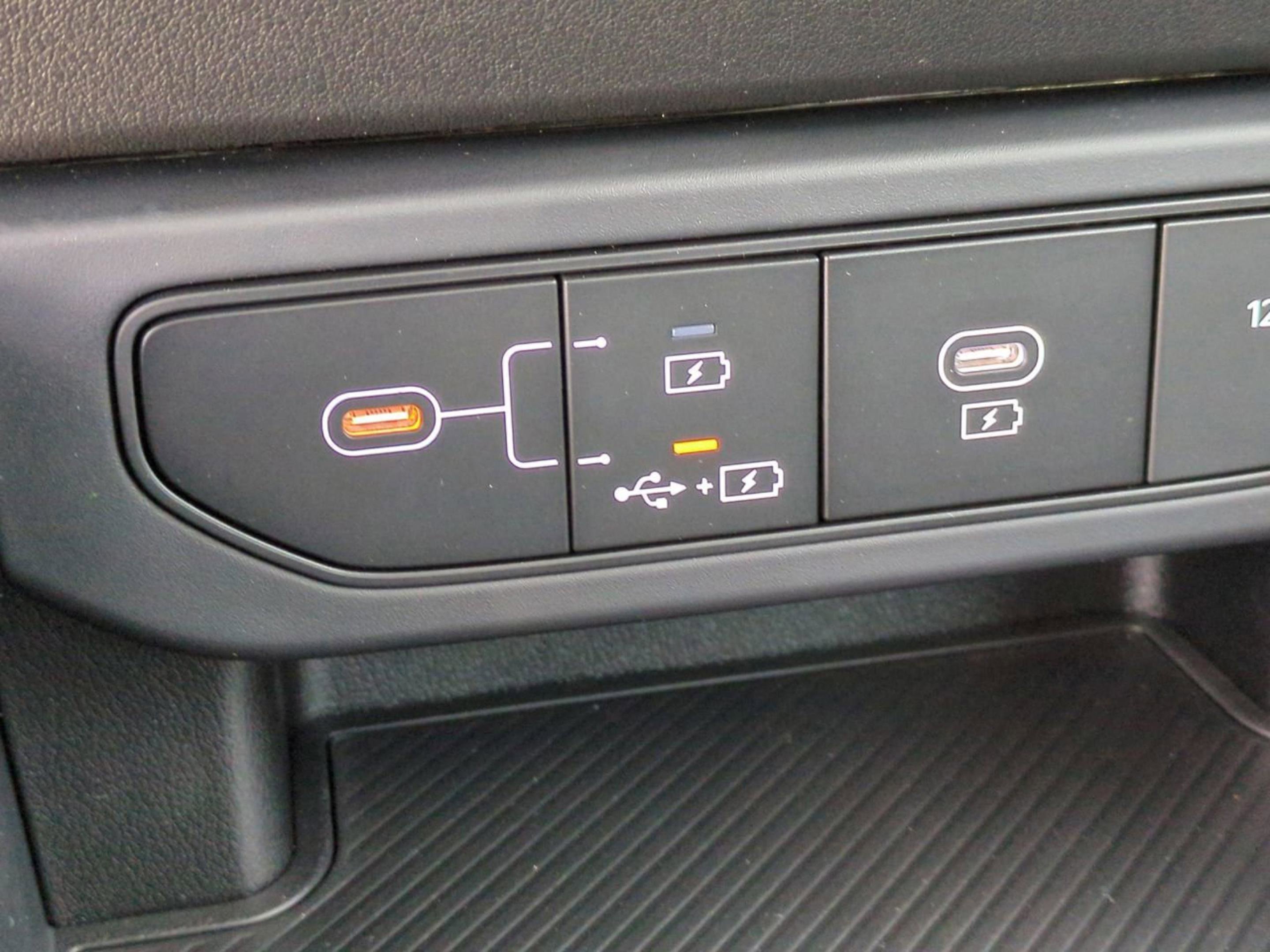 New 2026 Snow White Pearl Kia LXS image 23