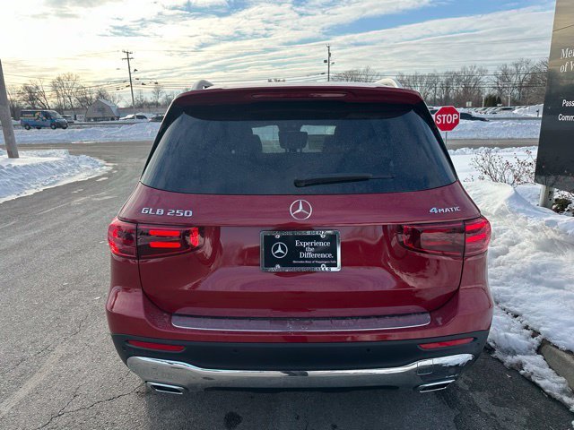 New 2026 MANUFAKTUR Patagonia Red Metallic Mercedes-Benz GLB 250 image 42