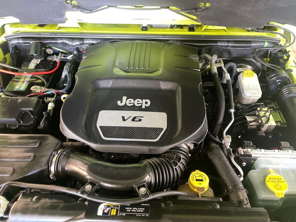 Used 2017 Green Jeep Unlimited Sahara image 10