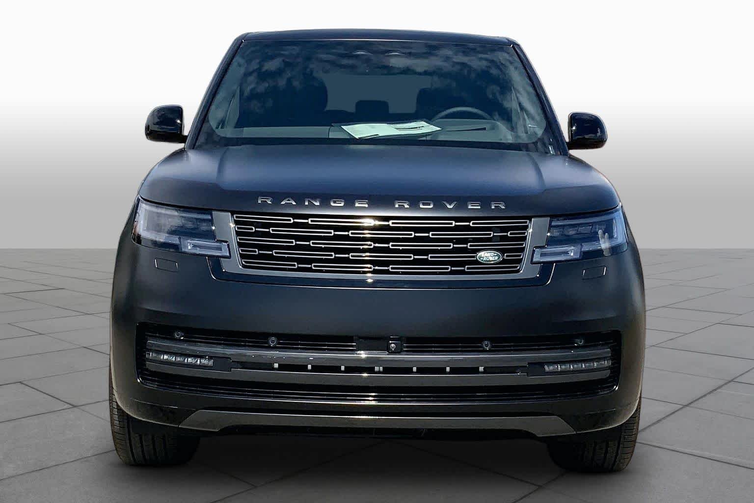New 2026 Obsidian Black SV Bespoke Ultra Metallic Satin Land Rover SE image 3