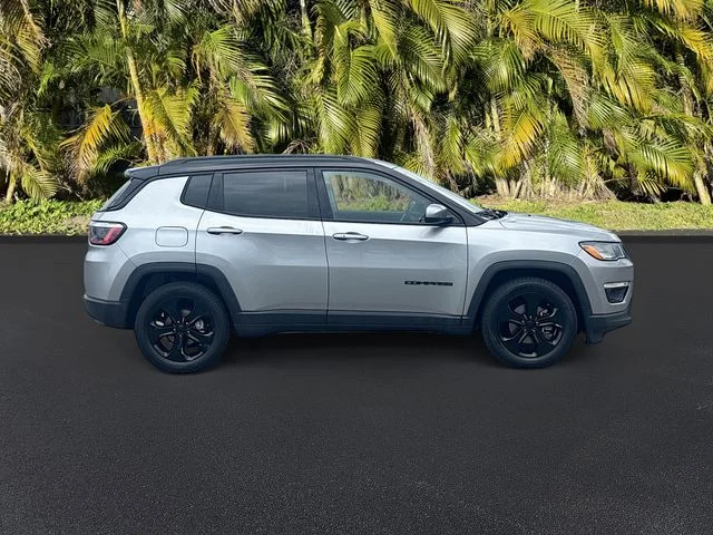 Used 2021 Silver Jeep Latitude image 4