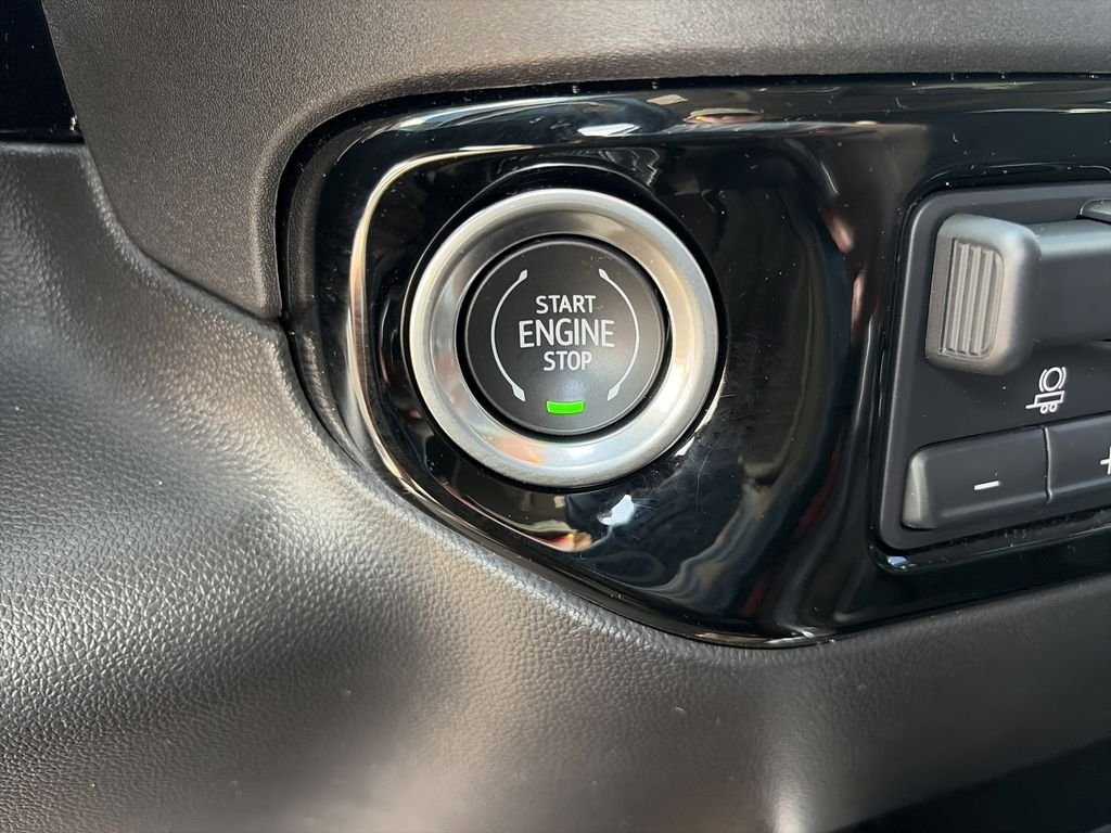 Used 2024 Silver GMC Elevation image 30