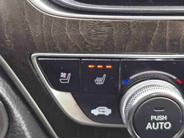 Used 2018 Black Honda Touring 1.5T image 8