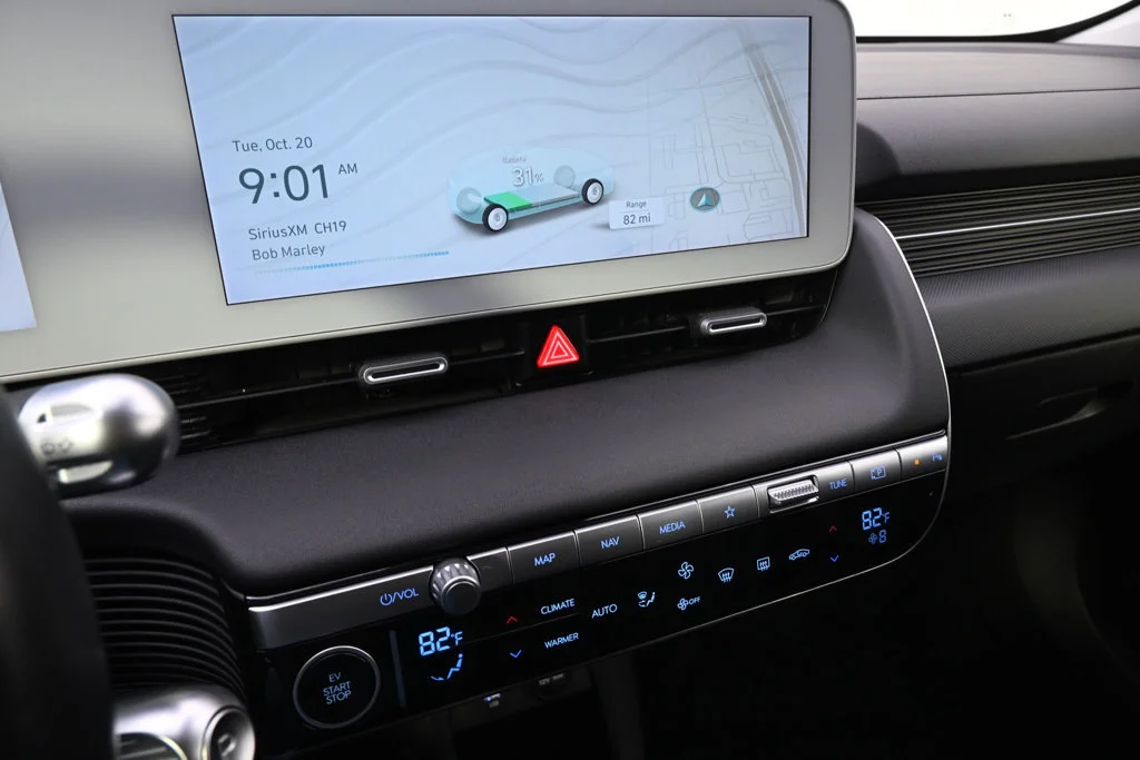 Used 2023 Grey Hyundai SEL image 27