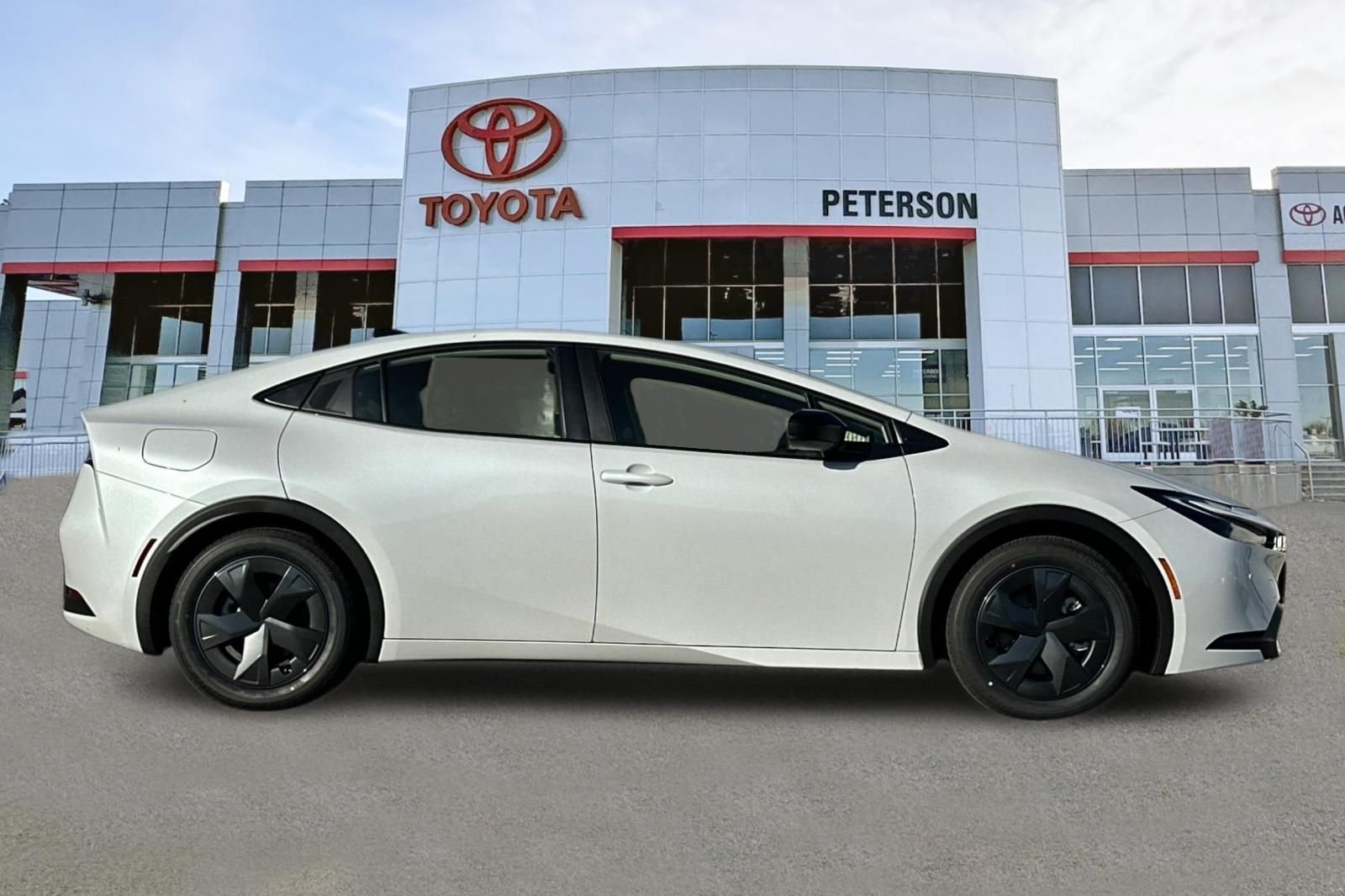 2026 Toyota Prius Plug-in Hybrid SE - Photo 3