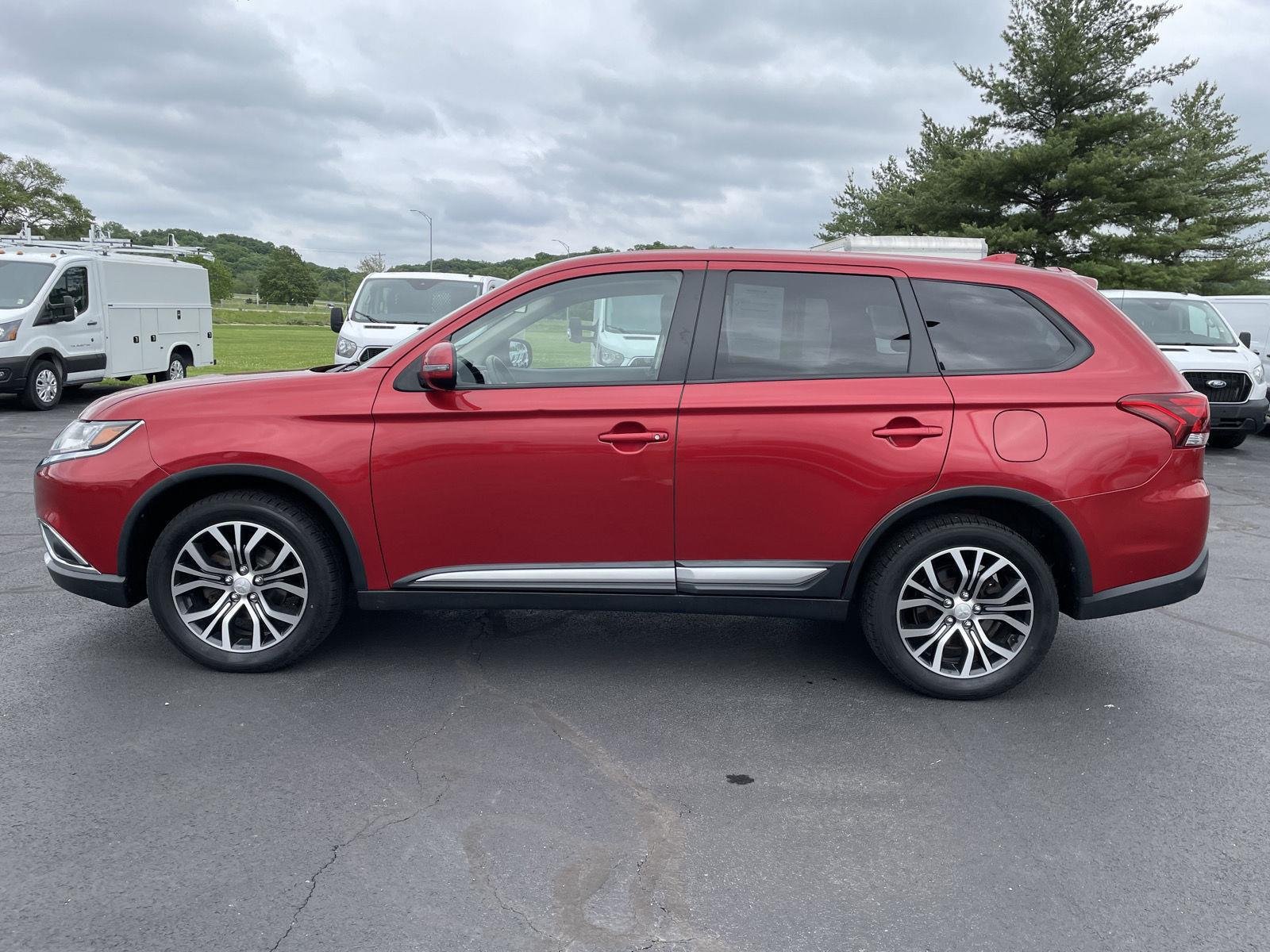 Used 2018 Mitsubishi Outlander SE with VIN JA4AZ3A32JZ063404 for sale in East Peoria, IL