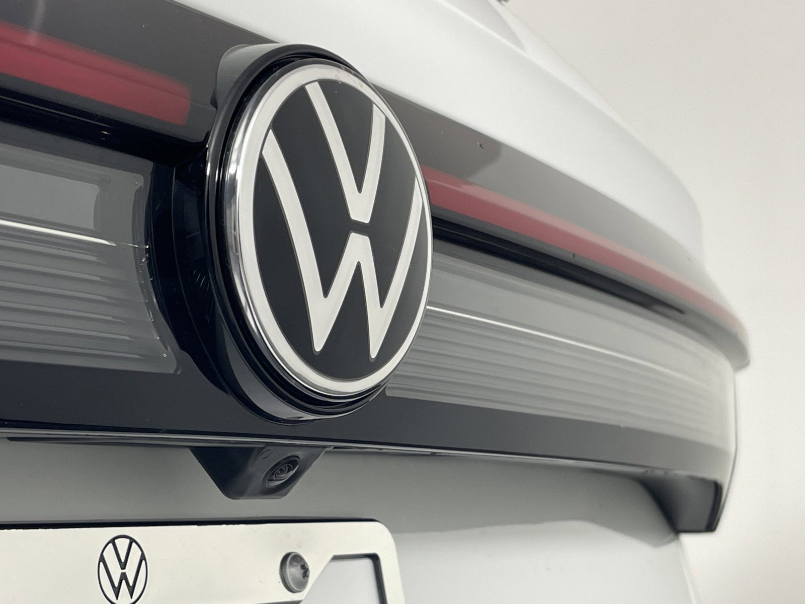 2025 Volkswagen Taos SE Black - Photo 14