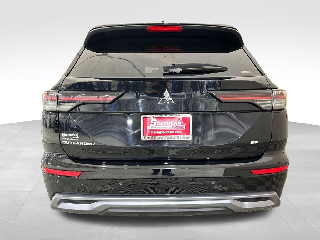 Used 2025 Black Mitsubishi SE image 4