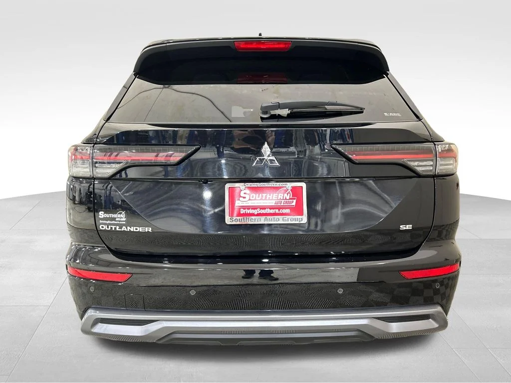 Used 2025 Black Mitsubishi SE image 4
