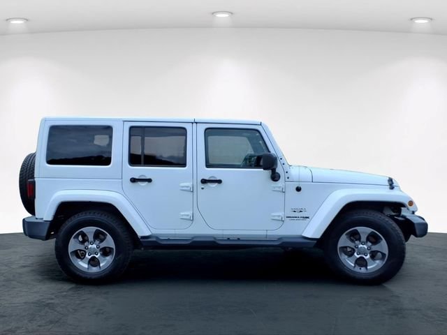 Used 2018 White Jeep Unlimited Sahara image 7