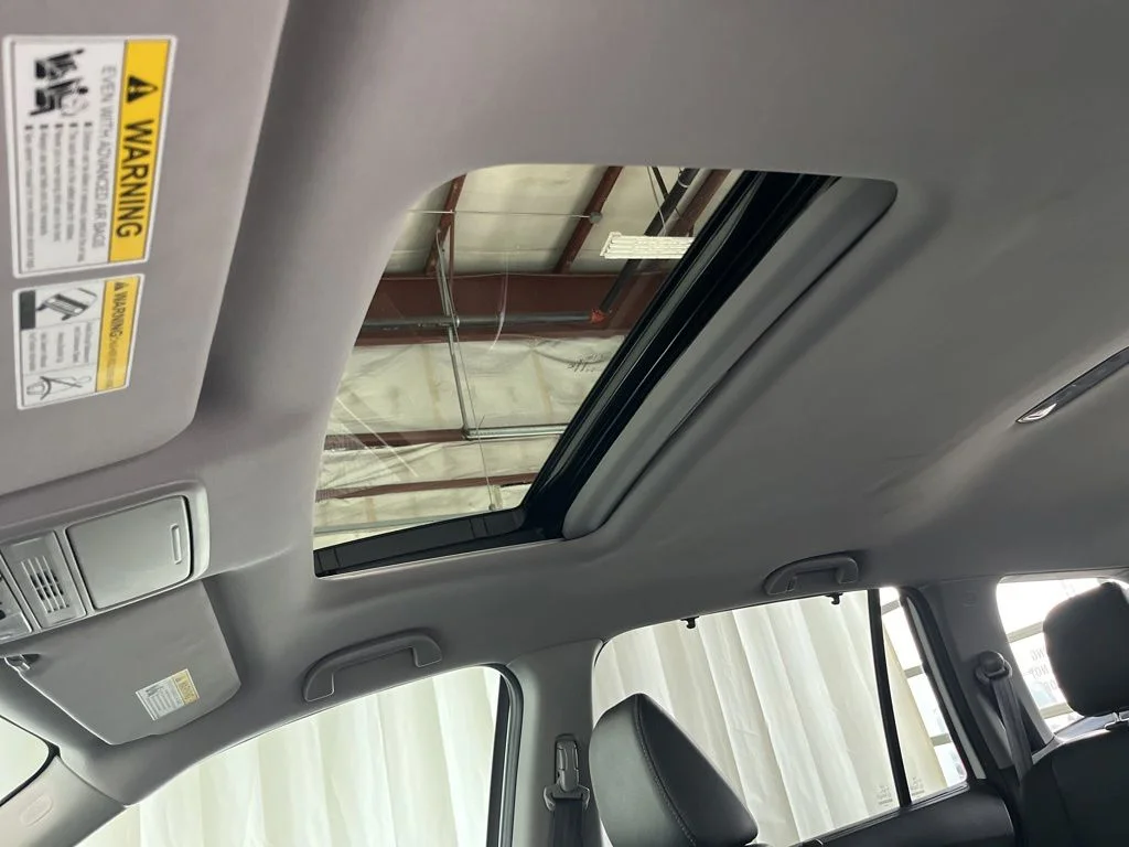 Used 2022 White Honda EX-L image 3