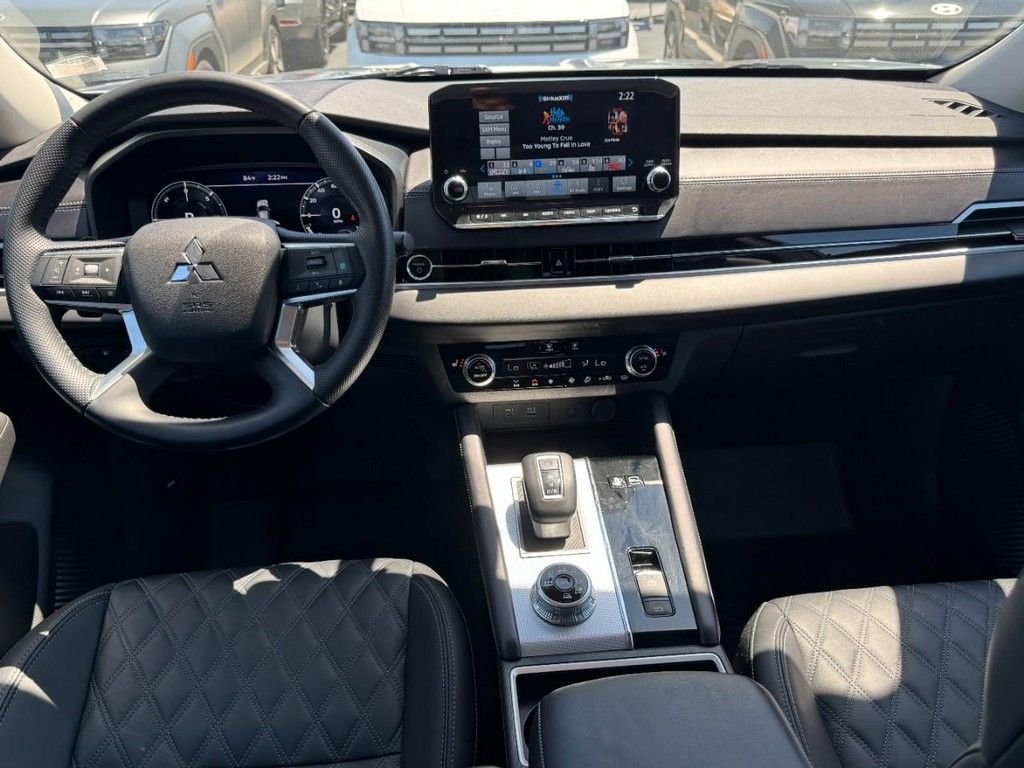 Used 2024  Mitsubishi  image 11