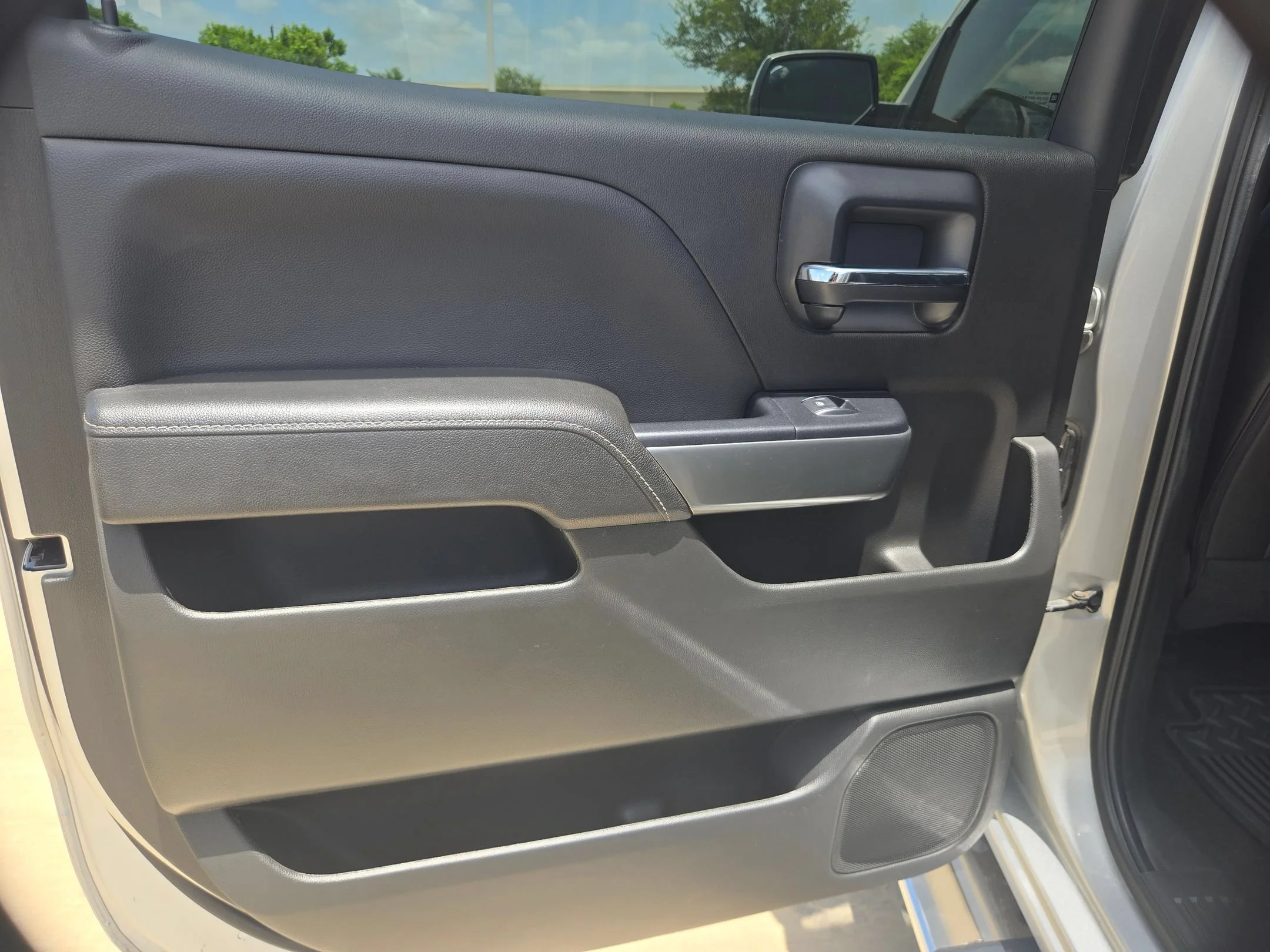 Used 2018 Silver Chevrolet LT image 14