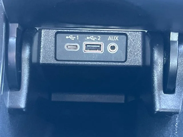 Used 2023 White Nissan Platinum image 29