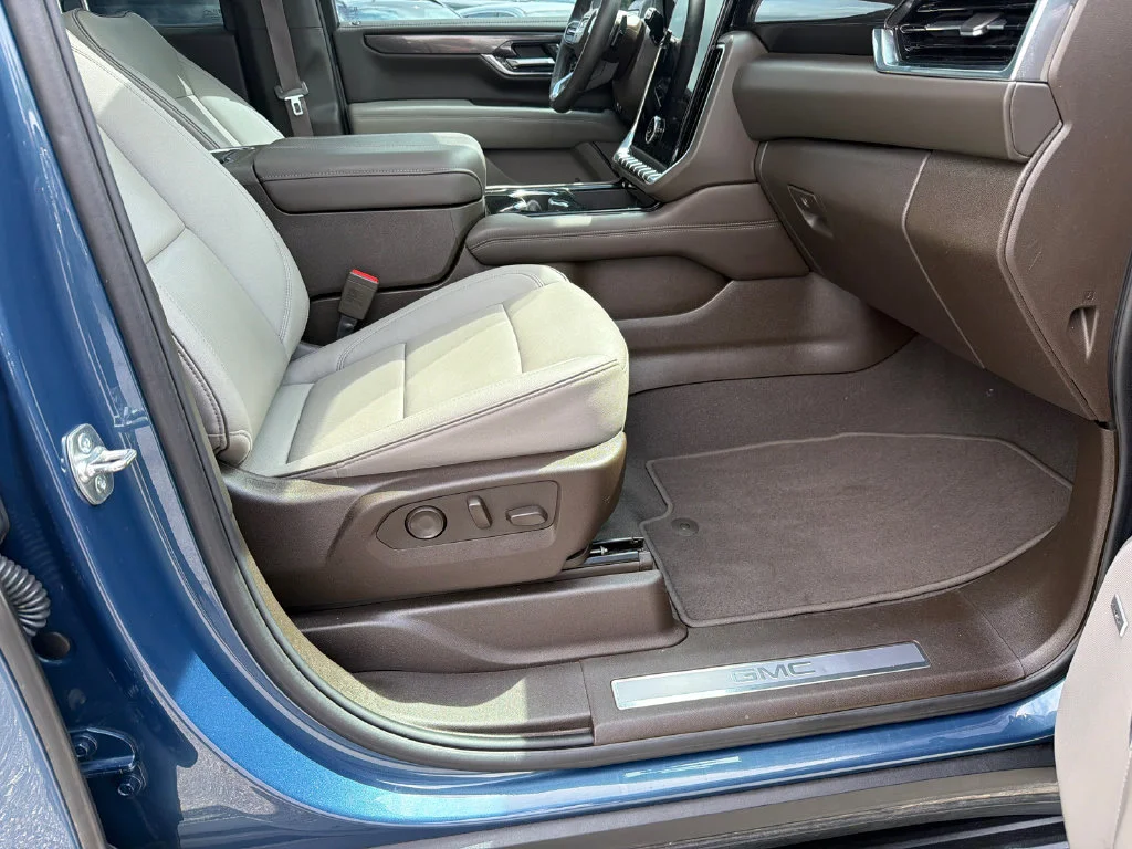 Used 2025 Blue GMC Elevation image 13