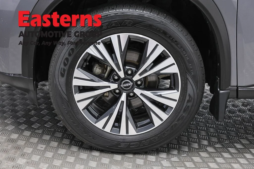 Used 2023 Gray Nissan SV image 32