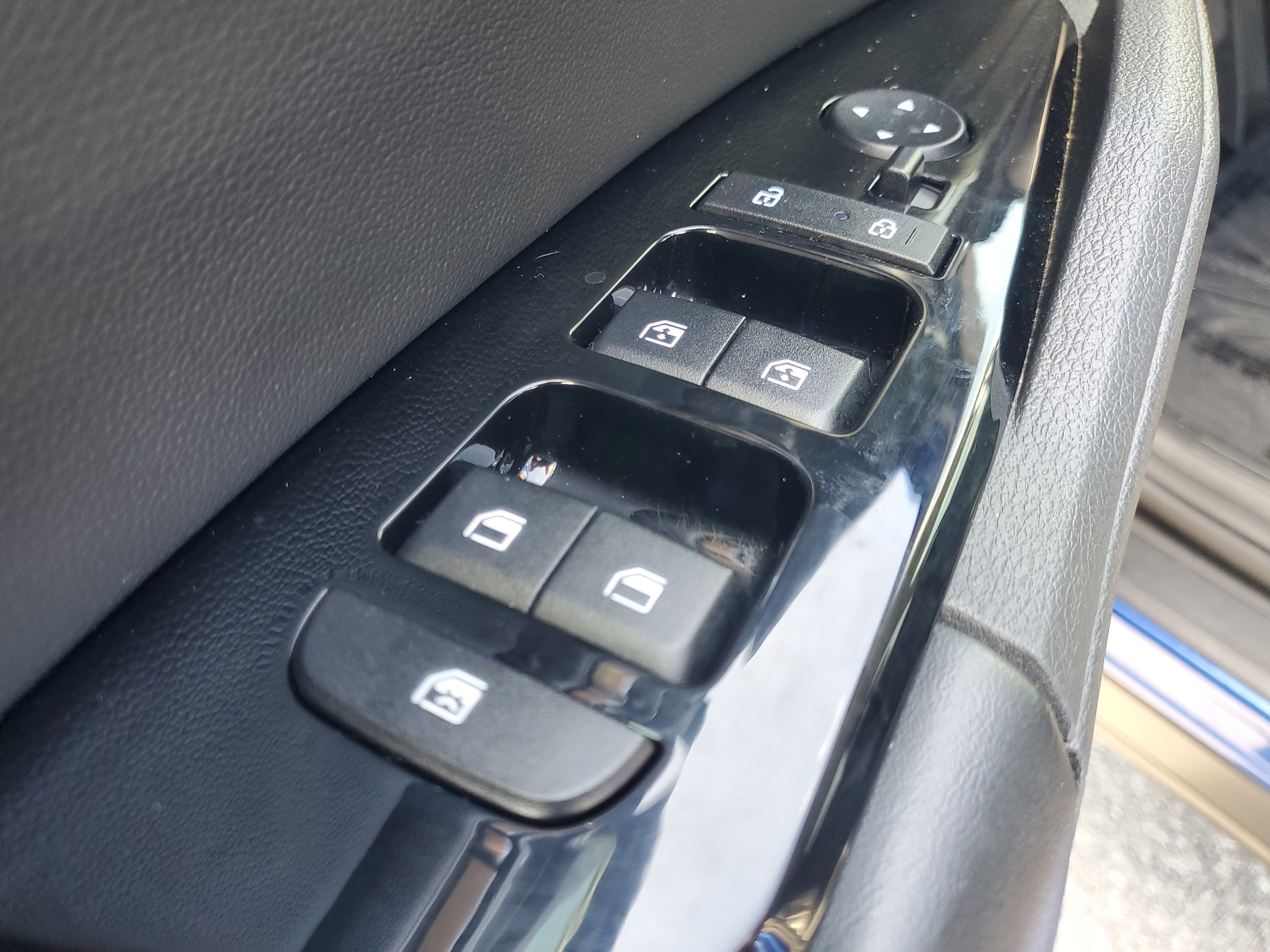 Used 2024 Sapphire Blue Kia EX image 18
