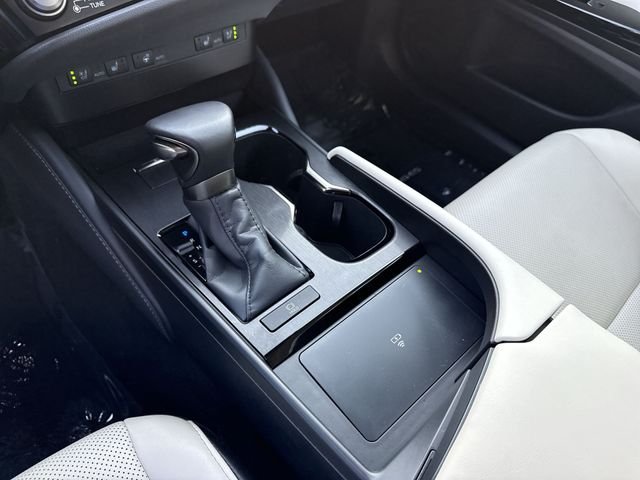 2025 Lexus ES 350 - Photo 21