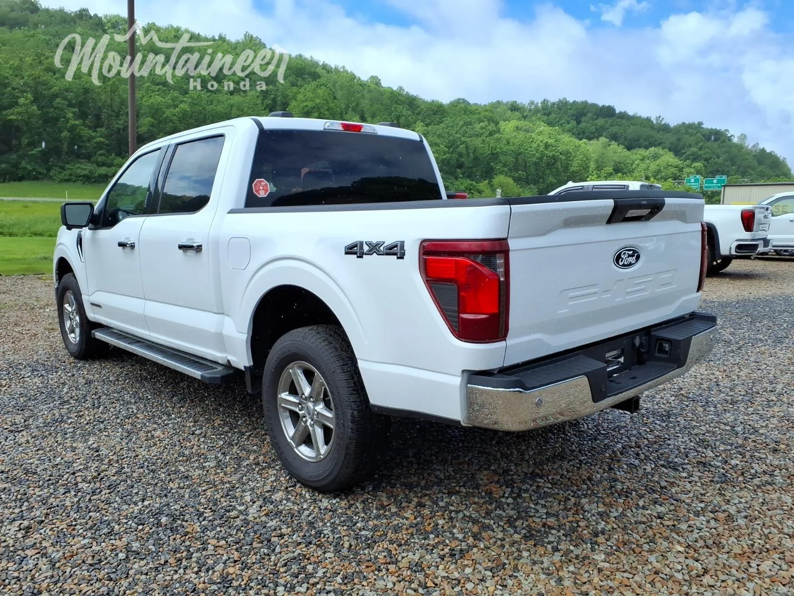 Used 2024 Oxford White Ford XLT image 5
