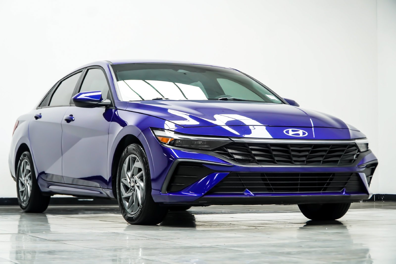 Used 2024 Blue Hyundai SEL image 4