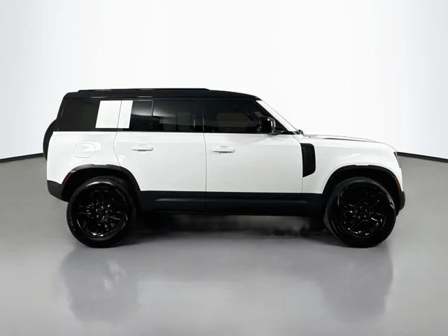 Used 2025 Fuji White Land Rover S image 4