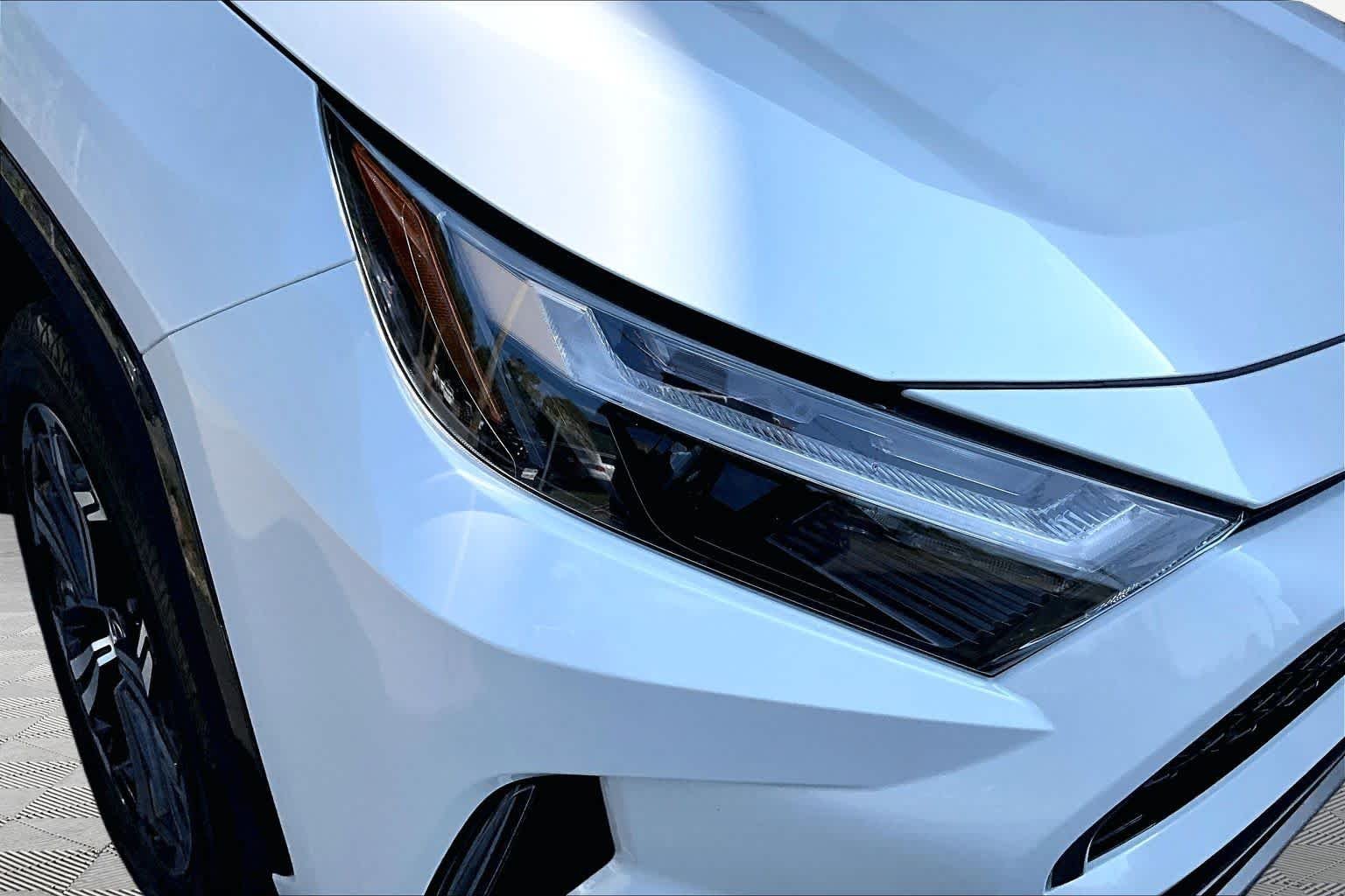Used 2024 Wind Chill Pearl/Midnight Black Metallic Toyota XSE image 28