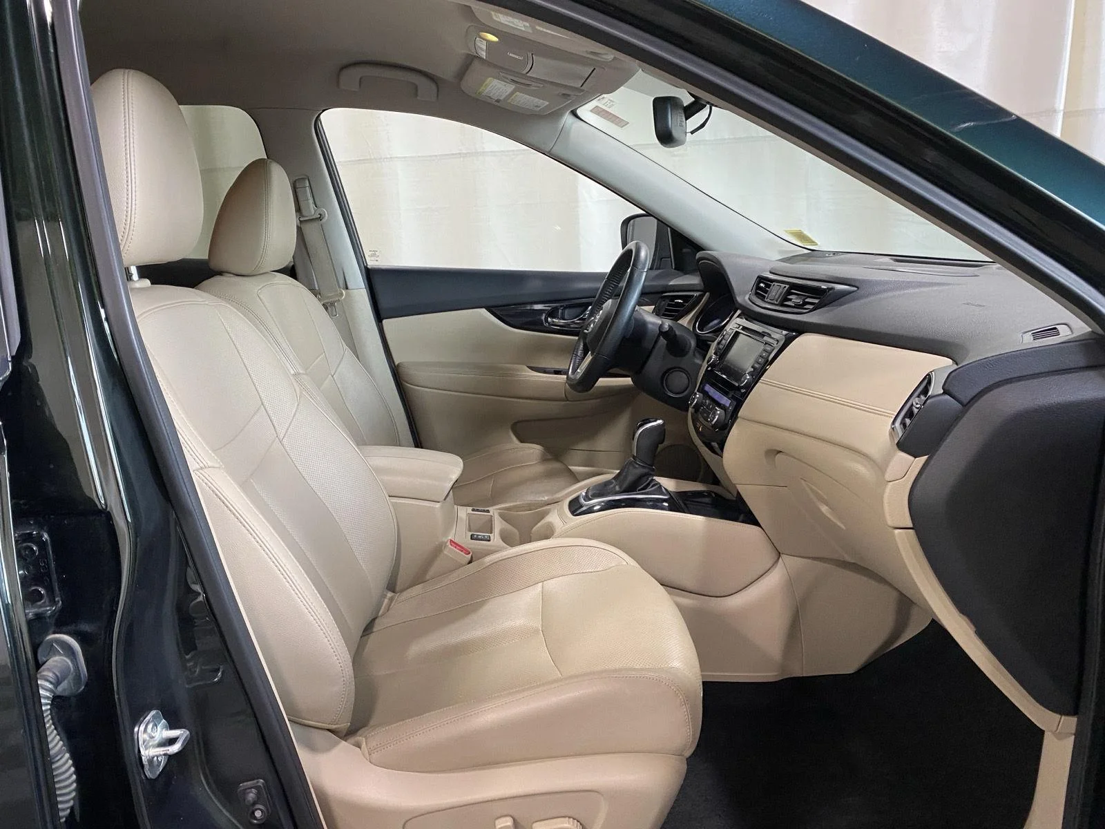 Used 2020 Midnight Pine Metallic Nissan SL image 11