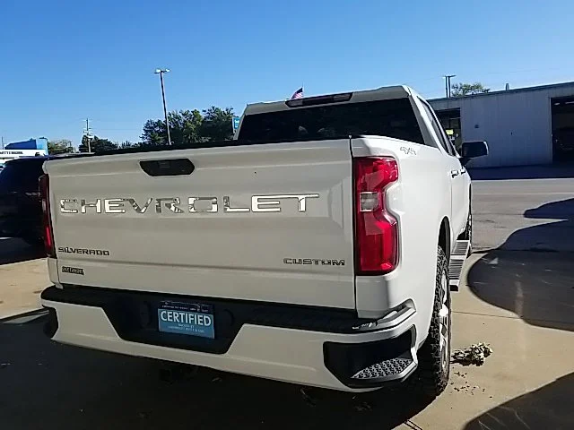 Used 2020 White Chevrolet Custom image 27