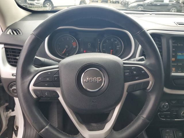 Used 2018 White Jeep Latitude Plus image 10