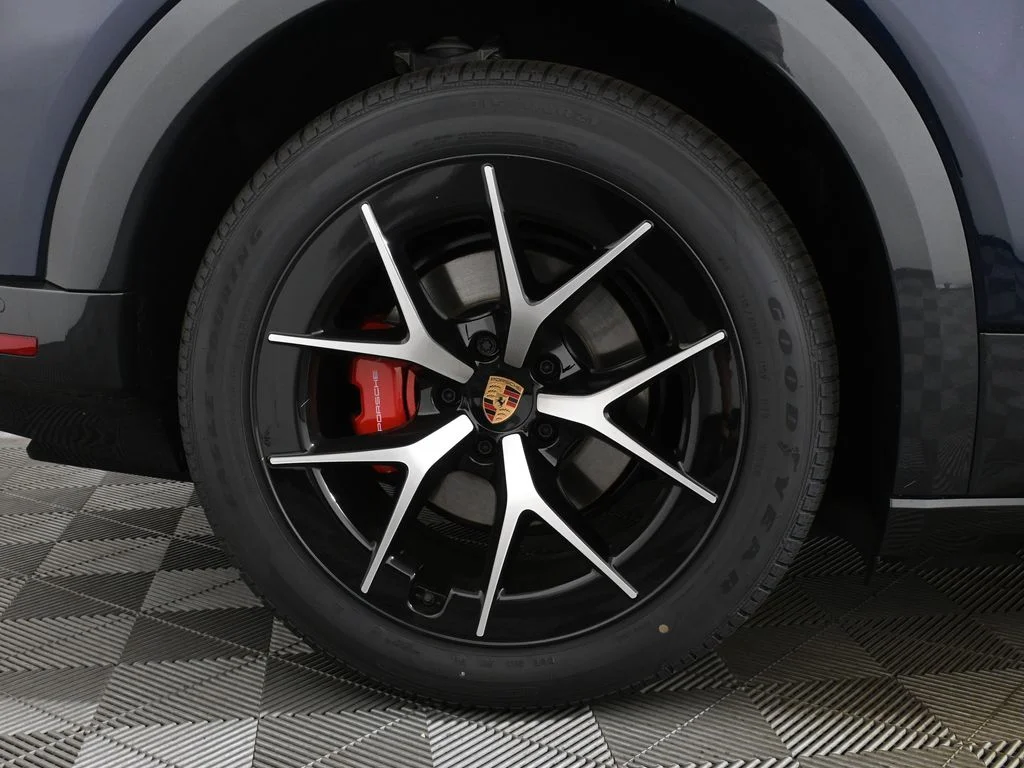 2026 Porsche Cayenne S - Photo 12