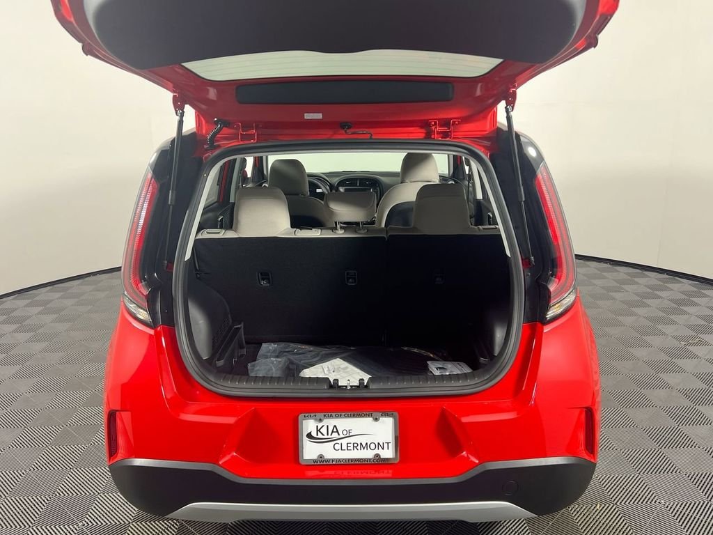 Used 2022 Red Kia LX image 33