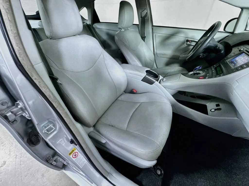Used 2014 Silver Toyota Three image 32