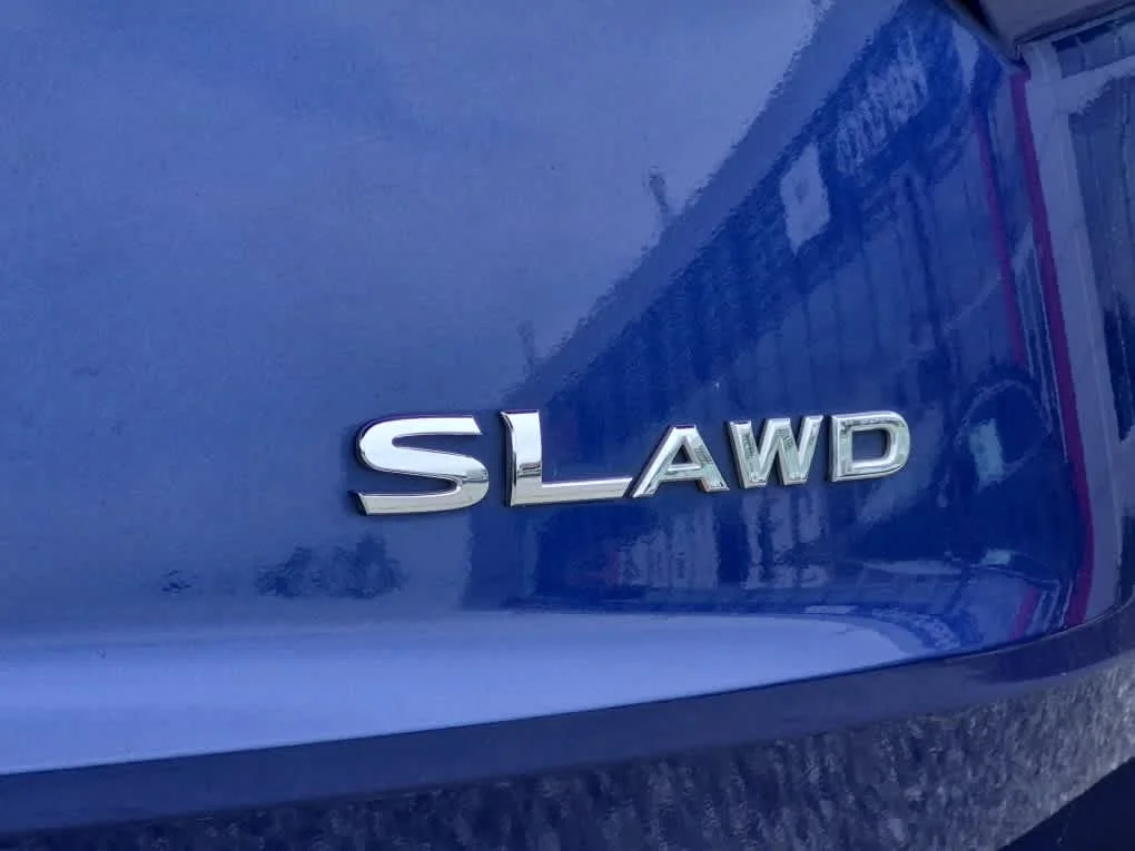 Used 2022 Caspian Blue Metallic Nissan SL image 24