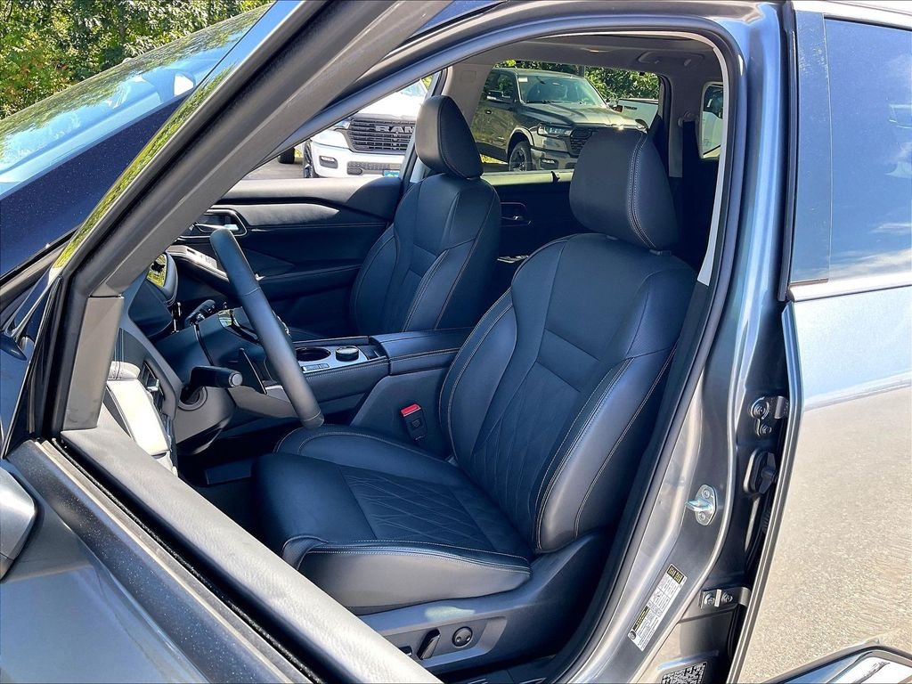 Used 2025 Gun Metallic Nissan Platinum image 9