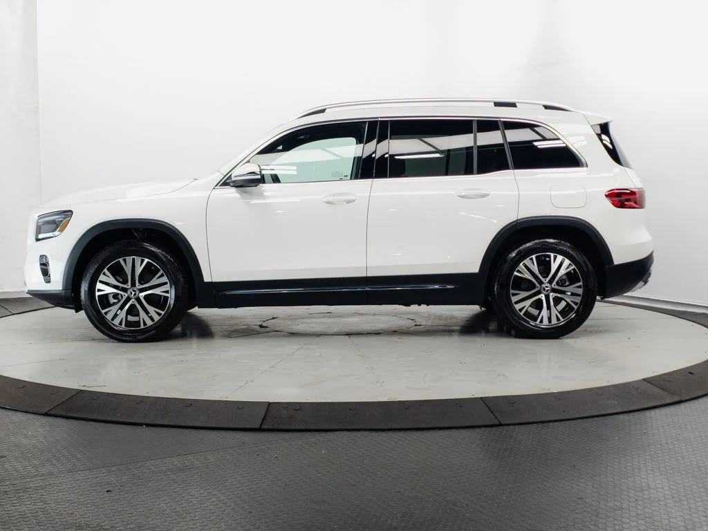 Certified Used 2026 Polar White Mercedes-Benz GLB 250 image 4