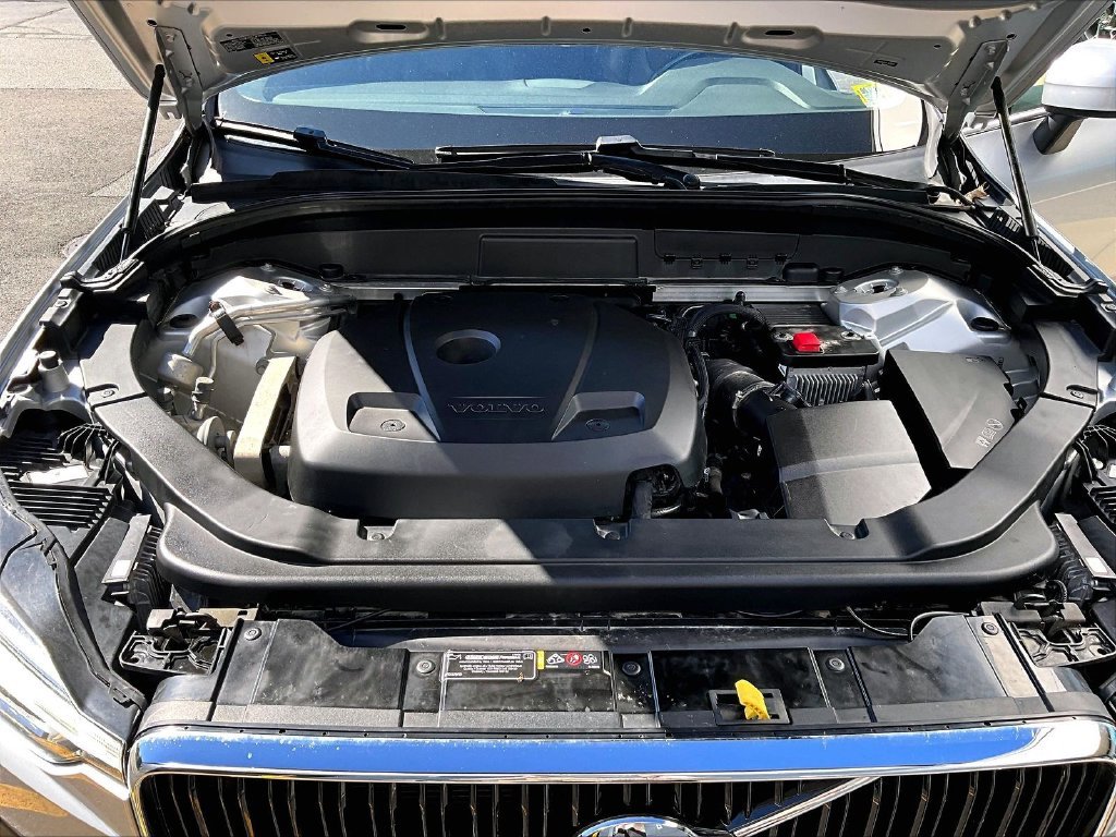 Used 2020 Silver Volvo T5 Momentum image 31