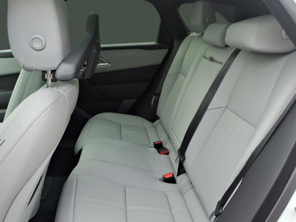 New 2026 Fuji White LAND ROVER Dynamic SE image 4