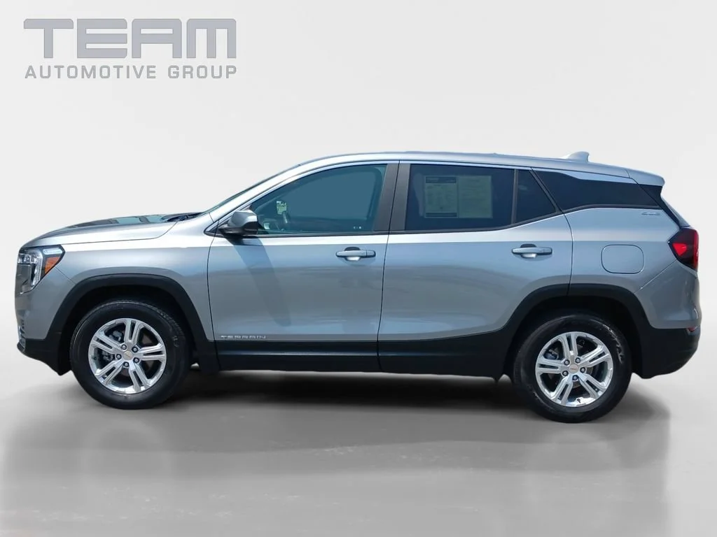 Used 2024 Sterling Metallic GMC SLE image 4