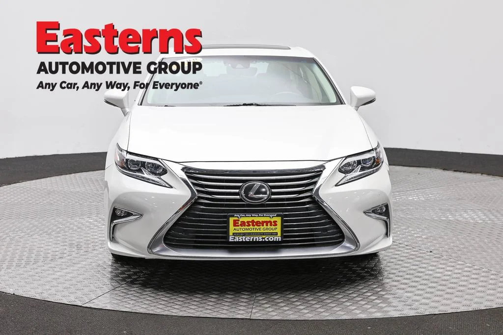 Used 2017 White Lexus 350 image 2