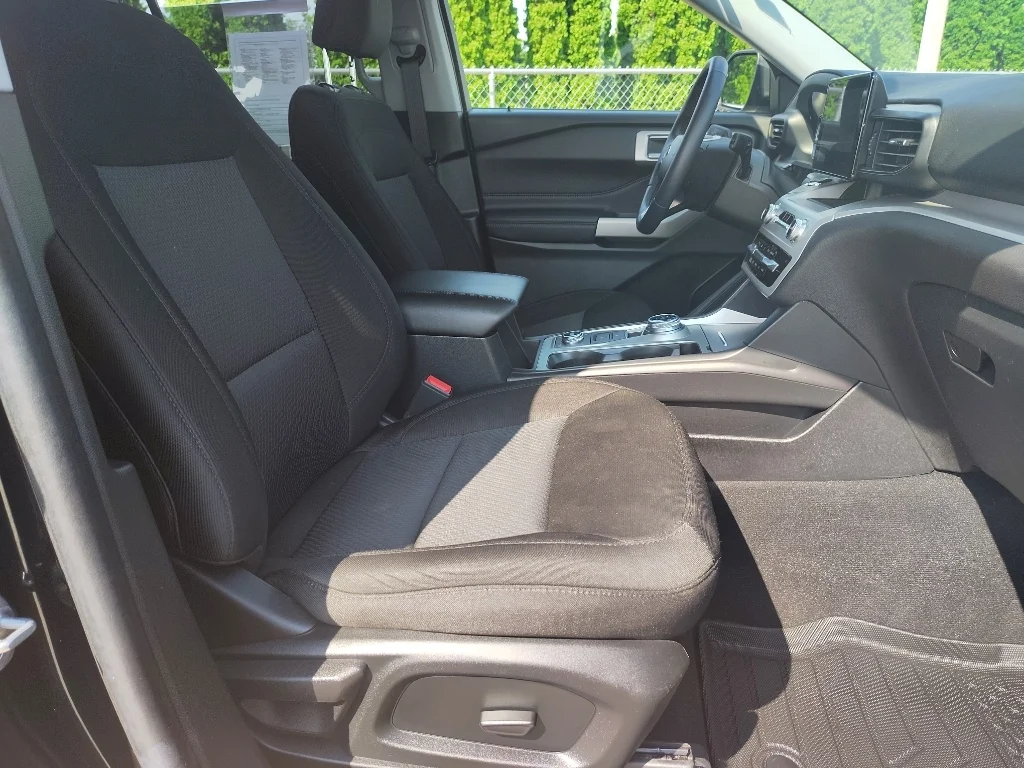 Used 2024 Agate Black Metallic Ford XLT image 16