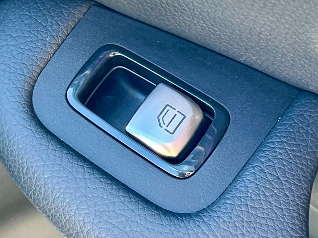 Certified Used 2022  Mercedes-Benz GLC 300 image 30