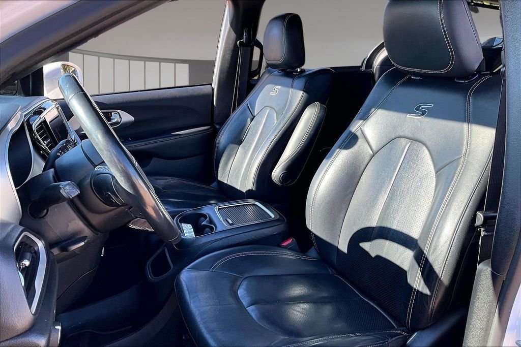 Used 2020 White Chrysler Touring L Plus image 27