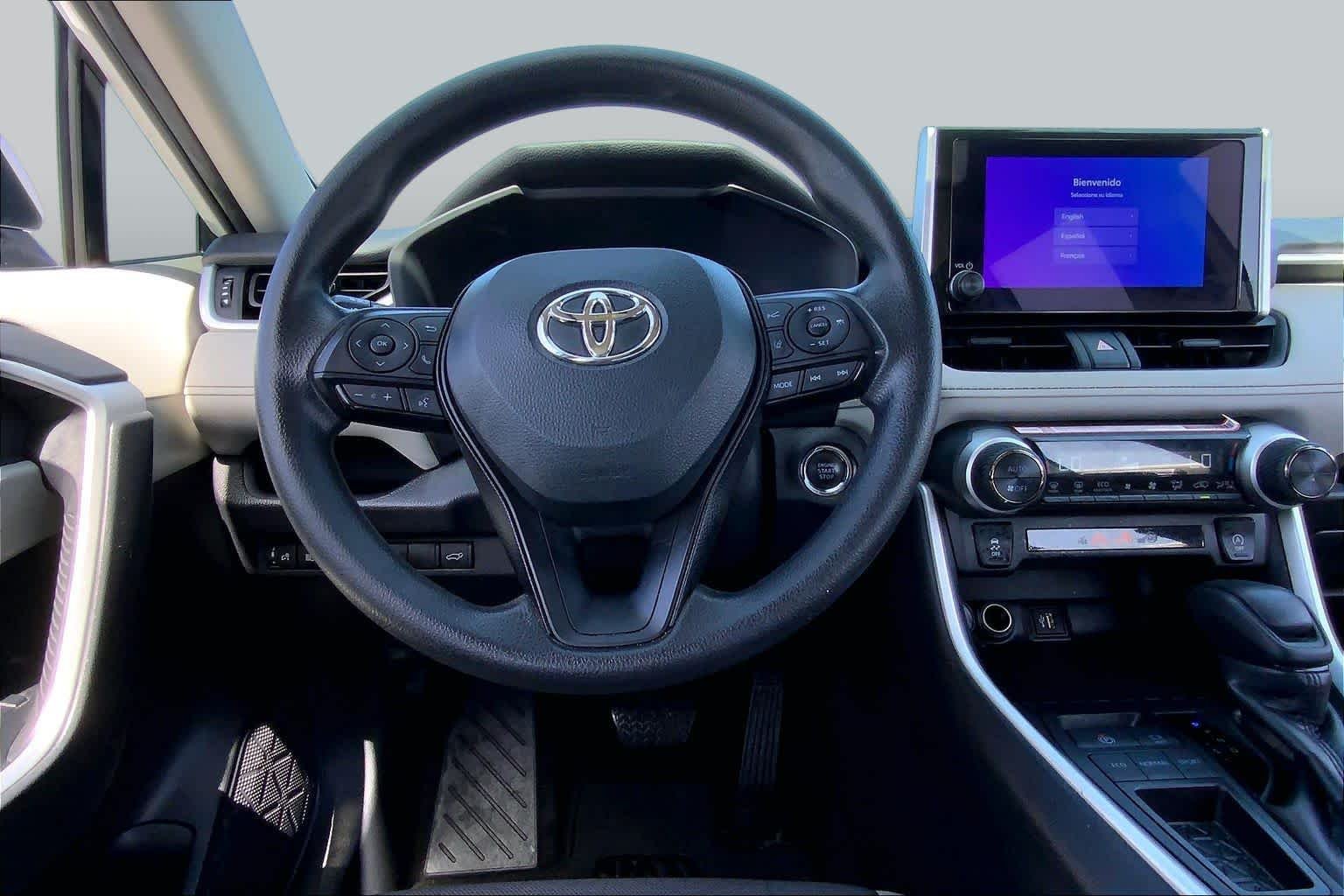 Used 2025 Ice Cap Toyota XLE image 6