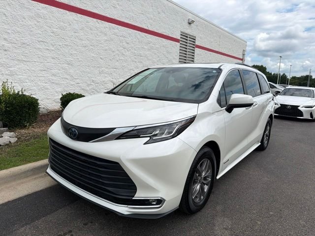 Used 2021 White Toyota XLE image 3