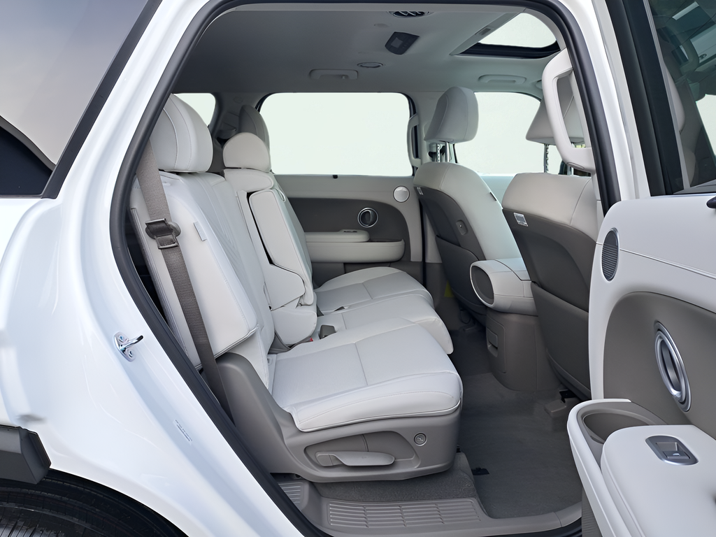 New 2026 White Hyundai SEL Premium image 14