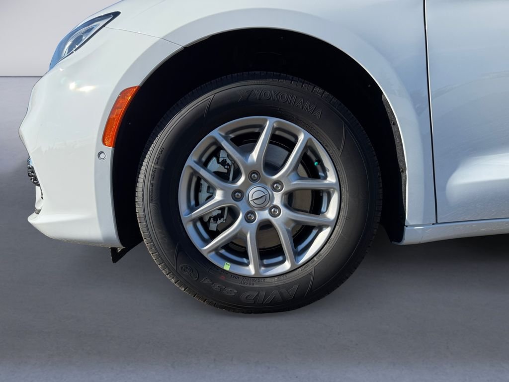 2026 Chrysler Pacifica Select - Photo 10