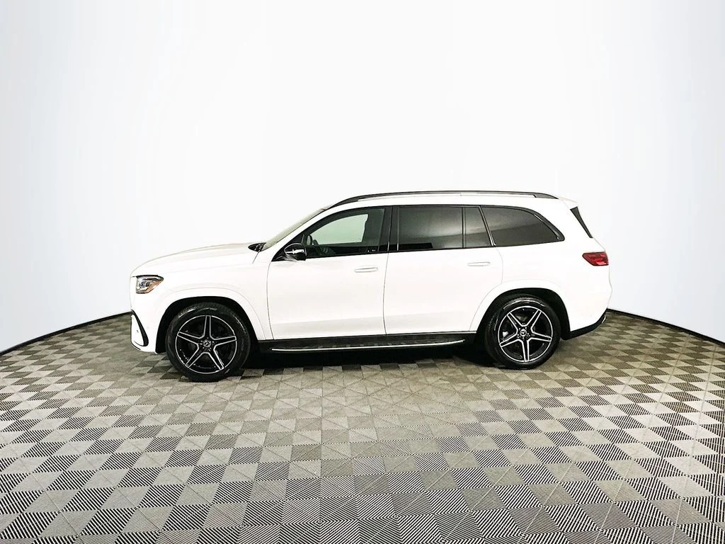 Used 2025  Mercedes-Benz GLS 450 image 4