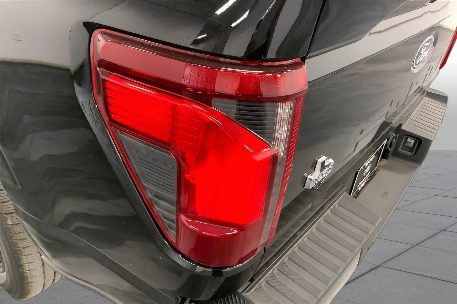 New 2026 Agate Black Metallic Ford XLT image 14